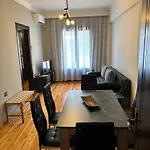 Apartment 5 Deluxe And Easyliving Apartment, 3 , Full Extra Up To 10 People Baby , Ideal Midle Area Thessaloniki