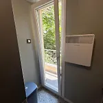 Apartment 5 Deluxe And Easyliving Apartment, 3 , Full Extra Up To 10 People Baby , Ideal Midle Area *