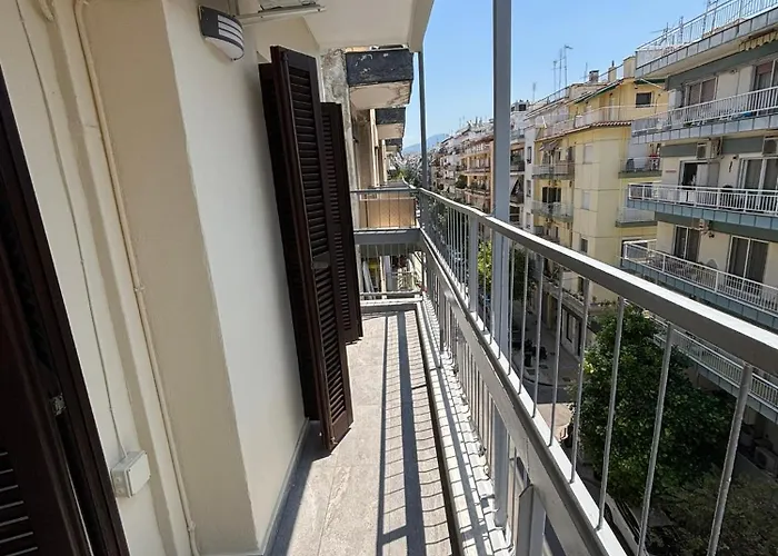 Apartment 5 Deluxe And Easyliving Apartment, 3 , Full Extra Up To 10 People Baby , Ideal Midle Area Thessaloniki