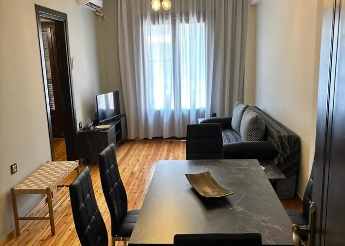 Apartment 5 Deluxe And Easyliving Apartment, 3 , Full Extra Up To 10 People Baby , Ideal Midle Area Thessaloniki