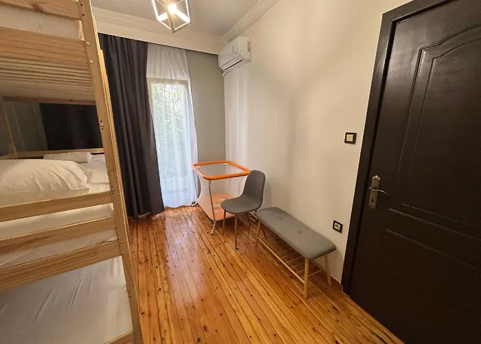 Apartment 5 Deluxe And Easyliving Apartment, 3 , Full Extra Up To 10 People Baby , Ideal Midle Area
